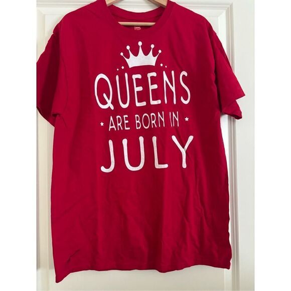 Queens are Born in July Women's T-shirt size Large - Picture 1 of 2